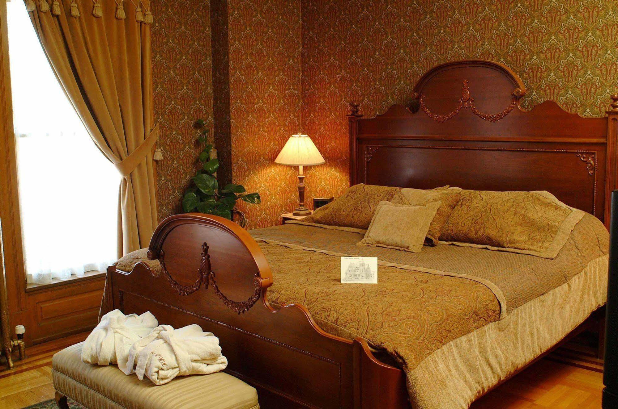 Nagle Warren Mansion B&B Cheyenne Room photo